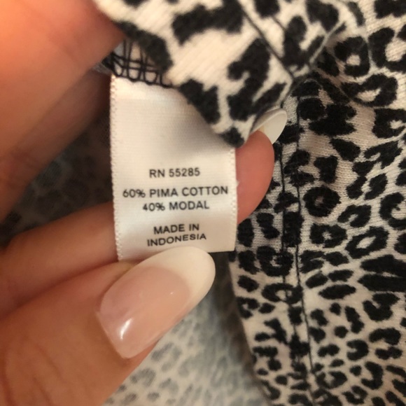 Express Leopard V-neck Top - Picture 6 of 7